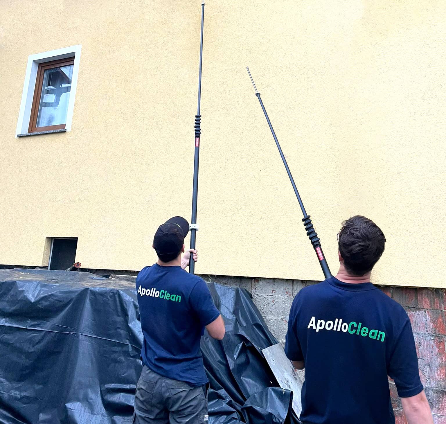 ciscenje fasadnog zida ispunjego gljivicama i algama